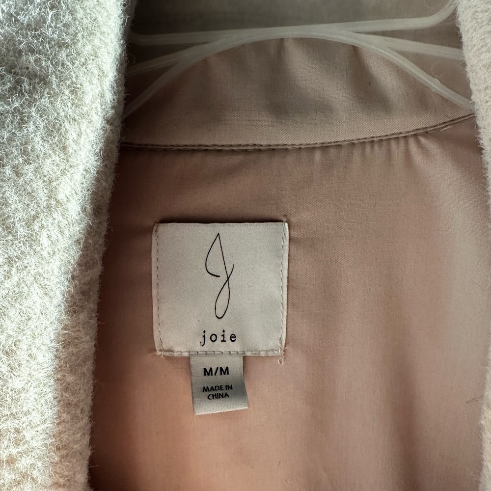 Cream coloured long shacket. Great for fall and spring season. Only worn once.